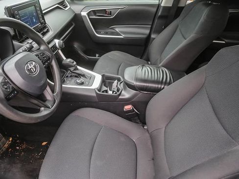 Used 2021 Toyota RAV4 LE image 14