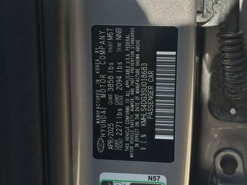 Used 2025 Hyundai Elantra SEL FWD image 36