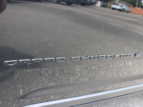 Used 2024 Jeep Grand Cherokee Altitude AWD/4WD image 19