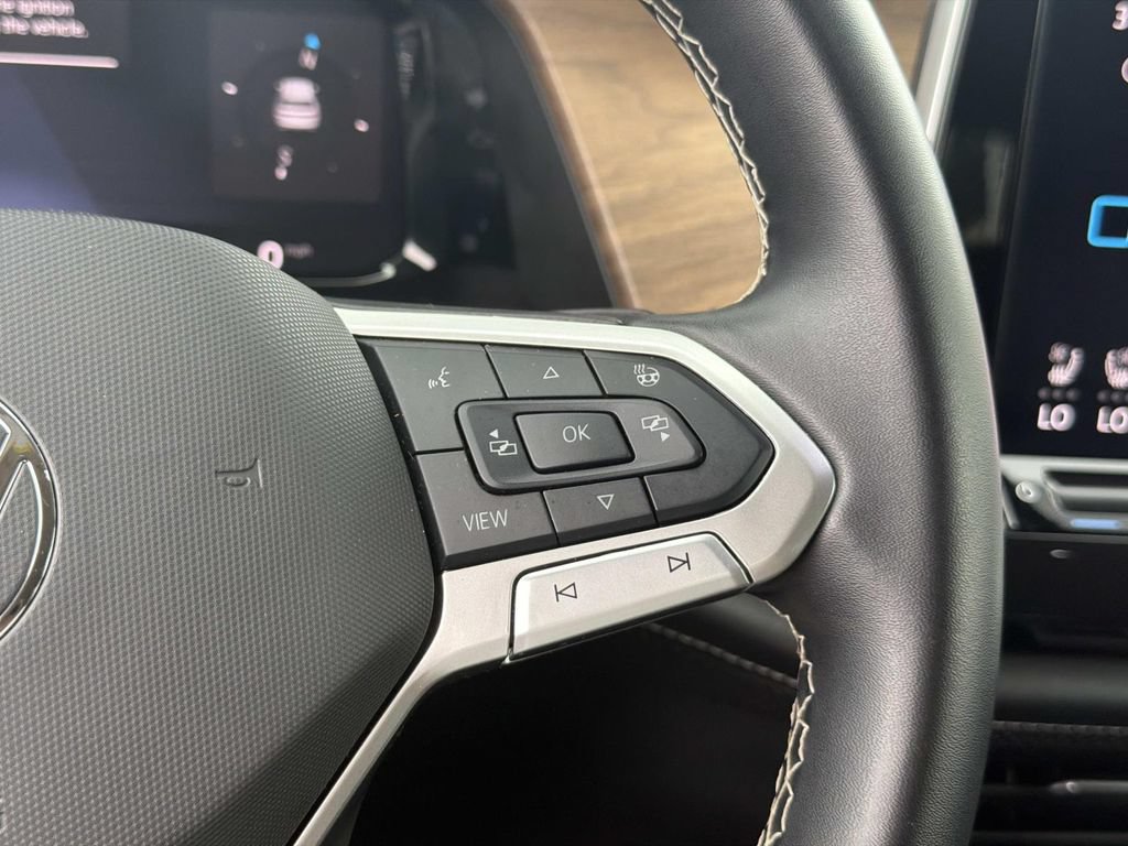 Used 2025 Volkswagen Atlas SE FWD image 21