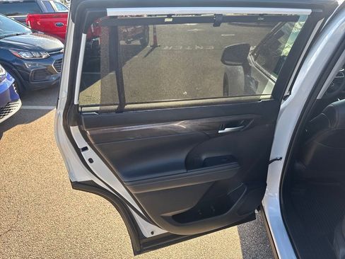 Used 2023 Toyota Highlander Limited image 38