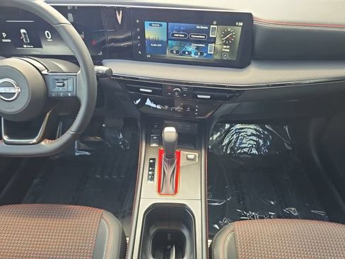 Used 2025 Nissan Kicks SR FWD image 13