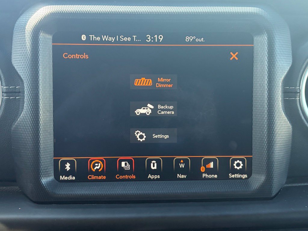 Used 2022 Jeep Wrangler Unlimited Sahara AWD/4WD image 23