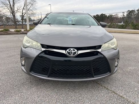 Used 2017 Toyota Camry SE image 5