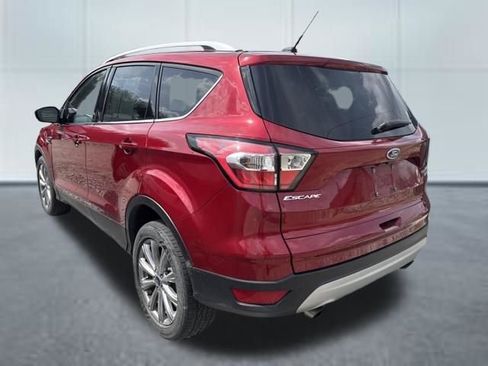 Used 2017 Ford Escape Titanium image 2