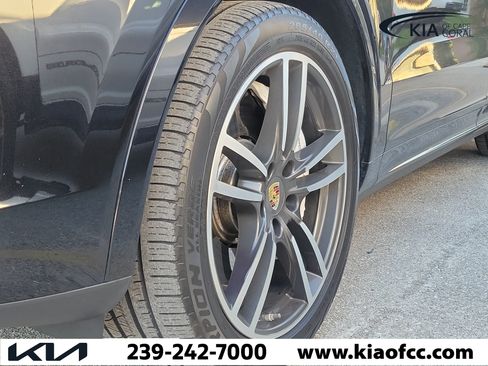 Used 2020 Porsche Cayenne Turbo AWD/4WD image 4