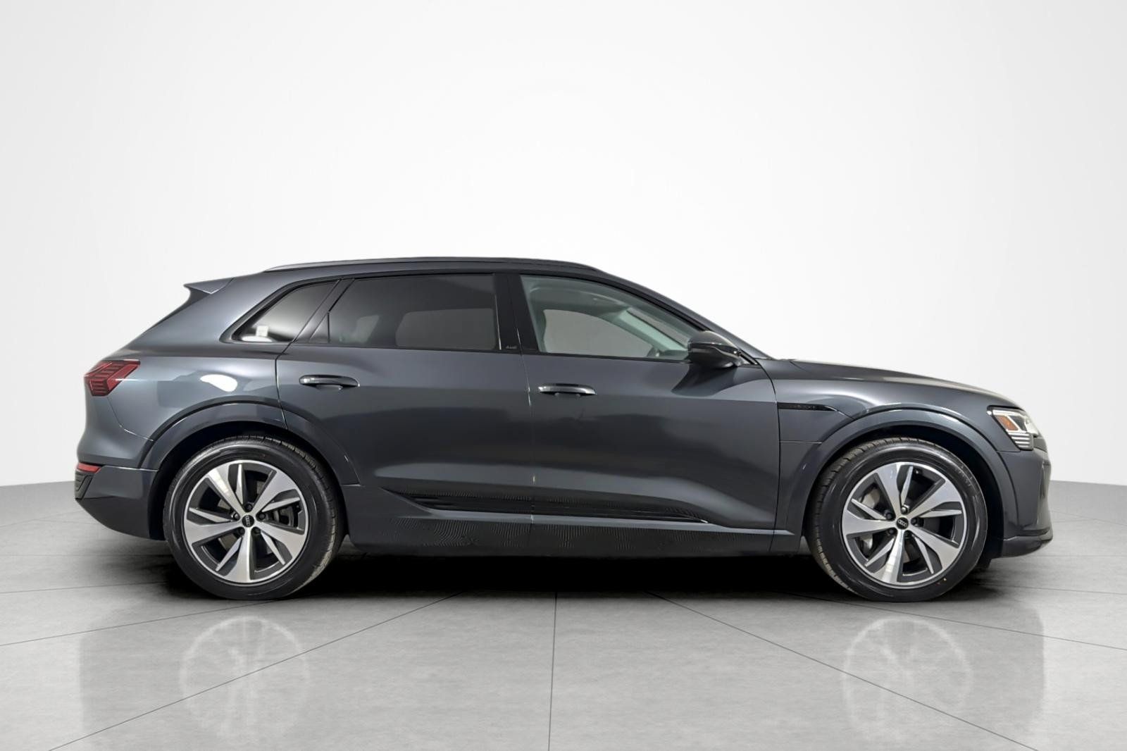 Used 2024 Audi Q8 e-tron Premium AWD/4WD image 6
