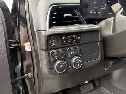 Used 2025 Chevrolet Suburban Z71 AWD/4WD image 23
