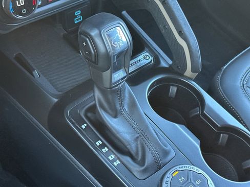 Used 2025 Ford Bronco Badlands image 25