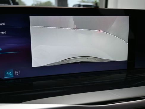 Used 2025 Cadillac Escalade ESV Sport w/ Touring Package image 24