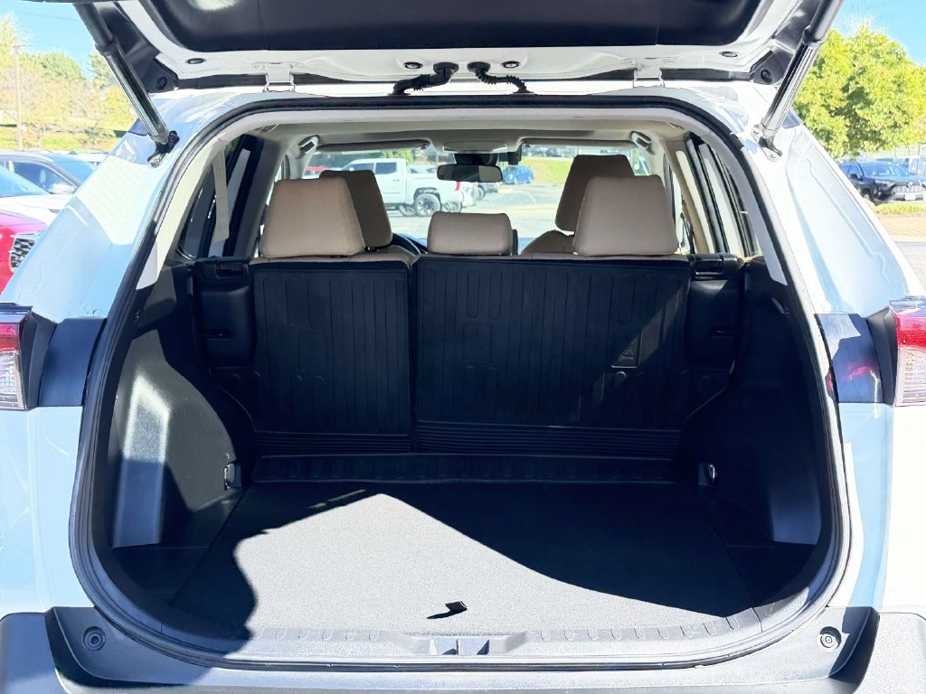 Used 2021 Toyota RAV4 XLE w/ Convenience Package AWD/4WD image 12