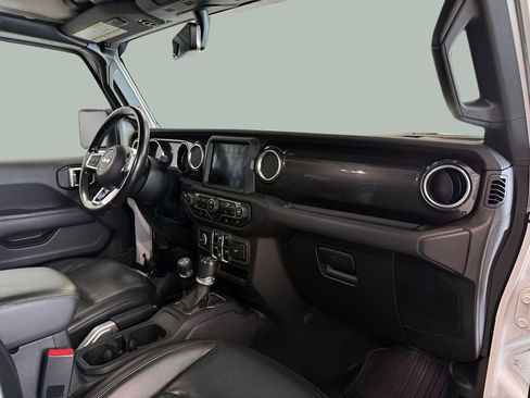 Used 2020 Jeep Wrangler Unlimited Sahara AWD/4WD image 10