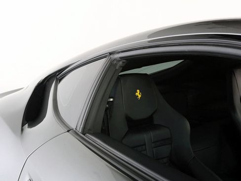 Used 2020 Ferrari 812 Superfast RWD image 15