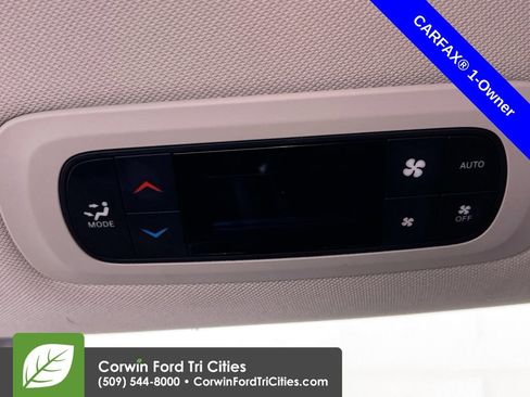 Used 2024 Chrysler Pacifica Touring-L image 29