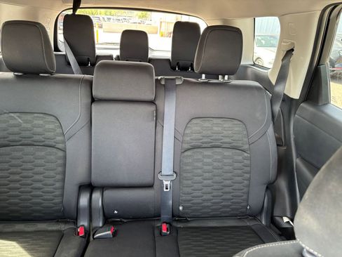 Used 2025 Nissan Pathfinder SV FWD image 38