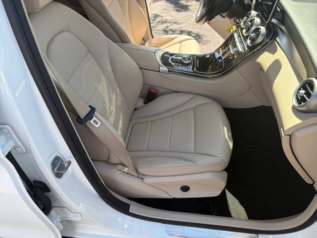 Used 2018 Mercedes-Benz GLC 300 4MATIC image 19