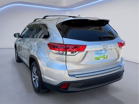 Used 2019 Toyota Highlander XLE AWD/4WD image 4