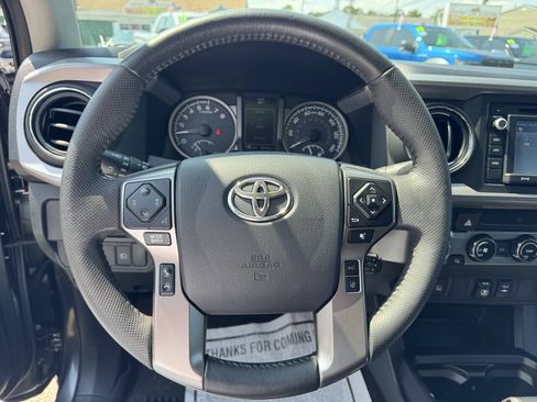 Used 2018 Toyota Tacoma SR5 AWD/4WD image 20