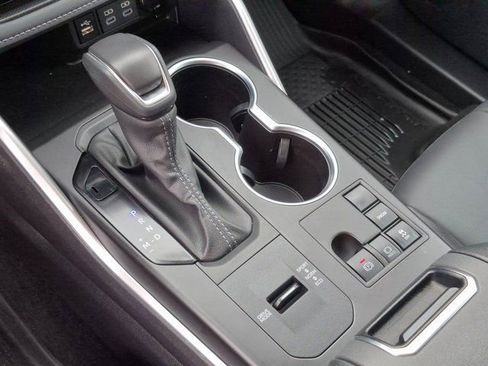 Used 2024 Toyota Highlander XLE image 12