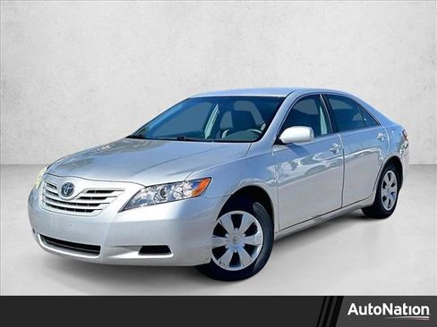 Used 2009 Toyota Camry LE image 1