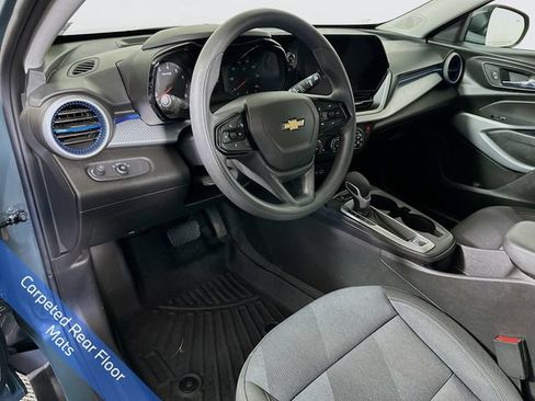 Used 2025 Chevrolet Trax LS w/ LS Convenience Package FWD image 10