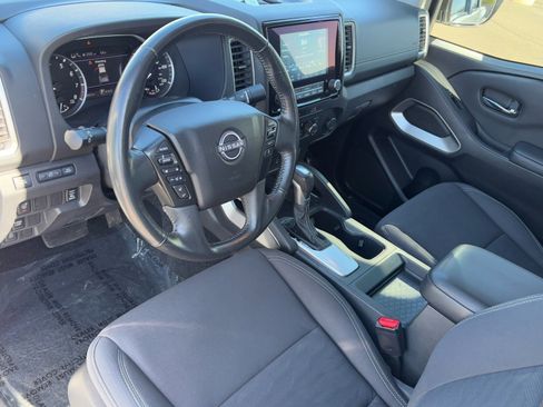 Used 2022 Nissan Frontier SV w/ Technology Package image 16
