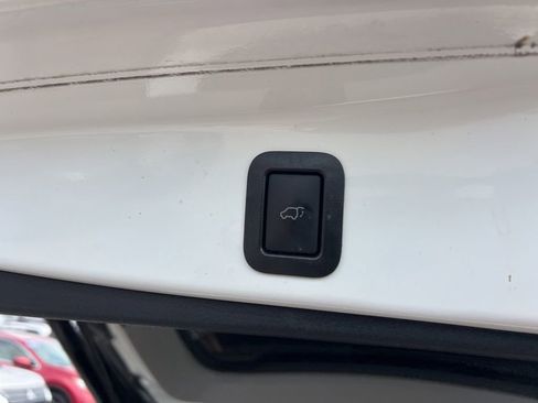 Used 2019 Toyota Highlander XLE AWD/4WD image 25