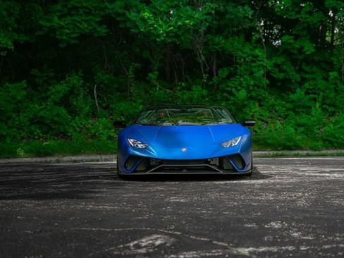 Used 2019 Lamborghini Huracan Performante AWD/4WD image 34