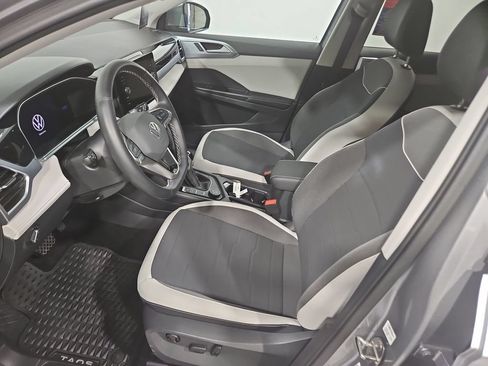Used 2025 Volkswagen Taos SE w/ Panoramic Sunroof Package AWD/4WD image 12