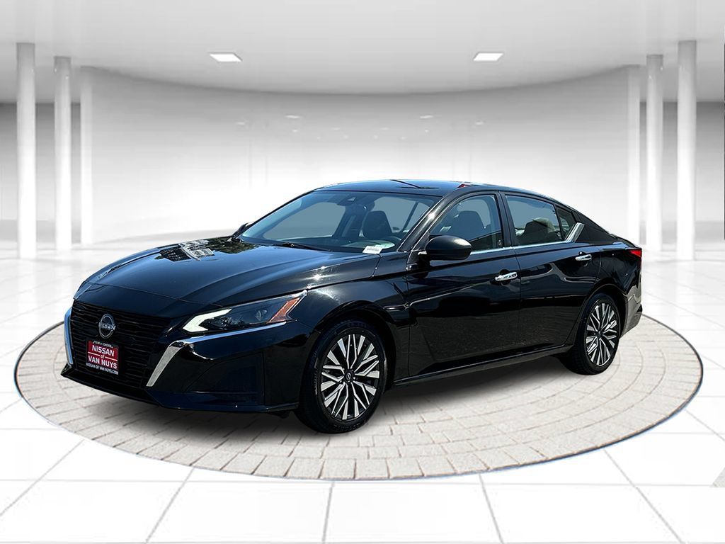 Used 2024 Nissan Altima 2.5 SV FWD image 1