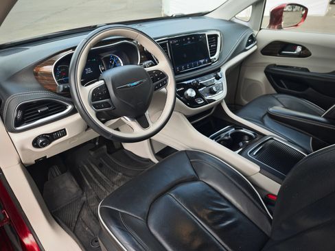 Used 2021 Chrysler Pacifica Limited FWD image 21