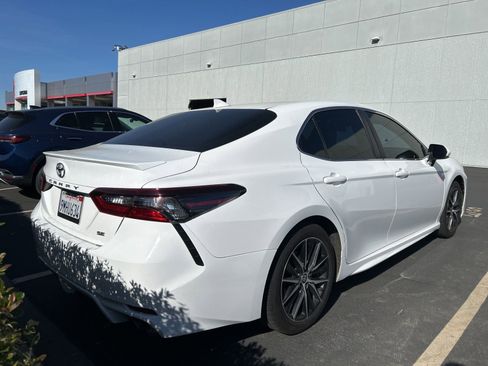 Certified 2022 Toyota Camry SE w/ Carpet Mat Package (TMS) image 4