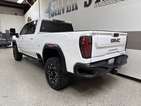 Used 2024 GMC Sierra 2500 AT4X image 7