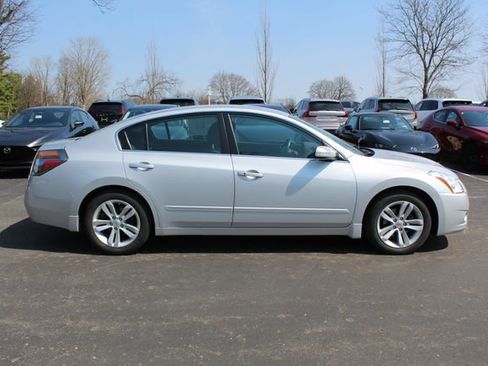 Used 2011 Nissan Altima 3.5 SR image 2