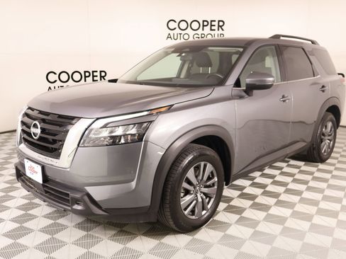 Used 2025 Nissan Pathfinder SV FWD image 10