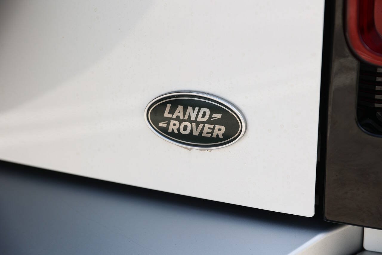 Used 2022 Land Rover Defender 110 SE AWD/4WD image 22