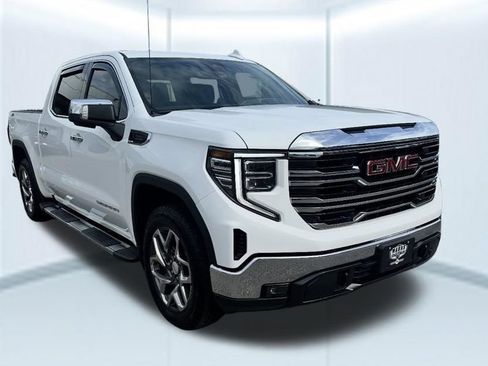 Used 2022 GMC Sierra 1500 SLT AWD/4WD image 2