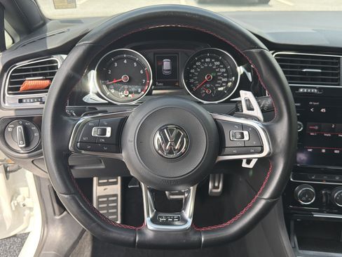 Used 2018 Volkswagen GTI SE FWD image 28