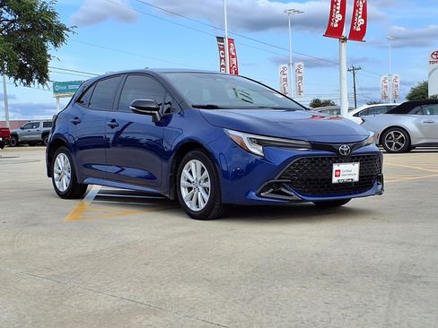 Certified 2025 Toyota Corolla SE FWD image 3
