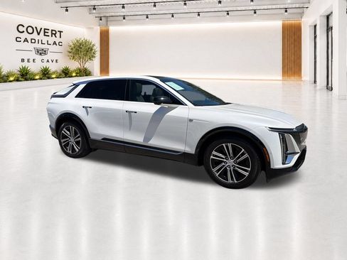 Used 2024 Cadillac Lyriq Luxury AWD/4WD image 14