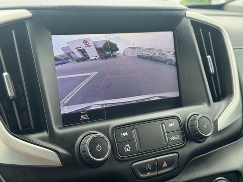 Used 2024 GMC Terrain SLT FWD image 30