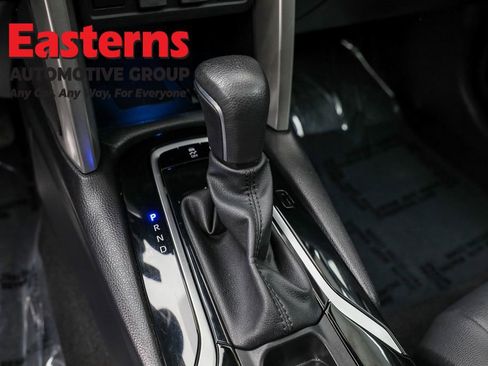 Used 2022 Toyota Corolla Cross XLE w/ Convenience Package image 14