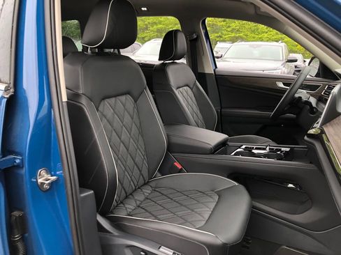 Used 2025 Volkswagen Atlas SEL Premium R-Line image 29