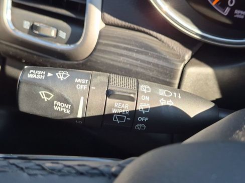 Used 2019 Jeep Grand Cherokee Altitude AWD/4WD image 18