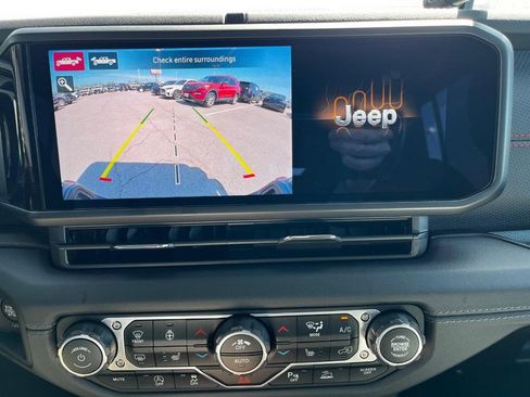 Used 2024 Jeep Gladiator Rubicon image 21