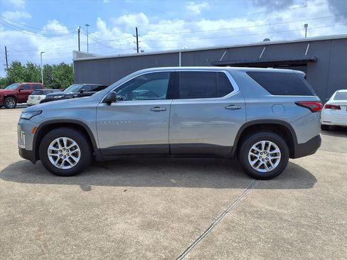 Used 2023 Chevrolet Traverse LS FWD image 5