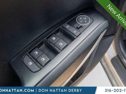 Used 2023 Kia Soul LX w/ LX Technology Package FWD image 17