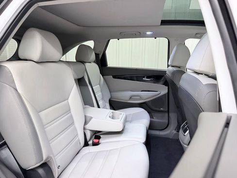 Used 2019 Kia Sorento SX FWD image 39