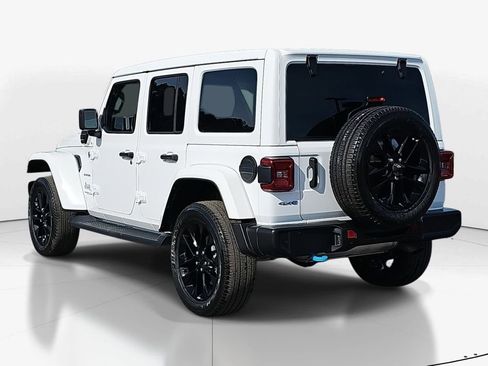 Used 2022 Jeep Wrangler Unlimited Sahara w/ Cold Weather Group image 7