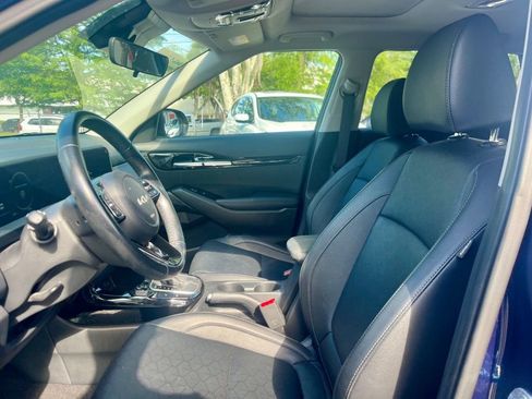 Used 2025 Kia Seltos EX w/ EX Sunroof Package FWD image 2